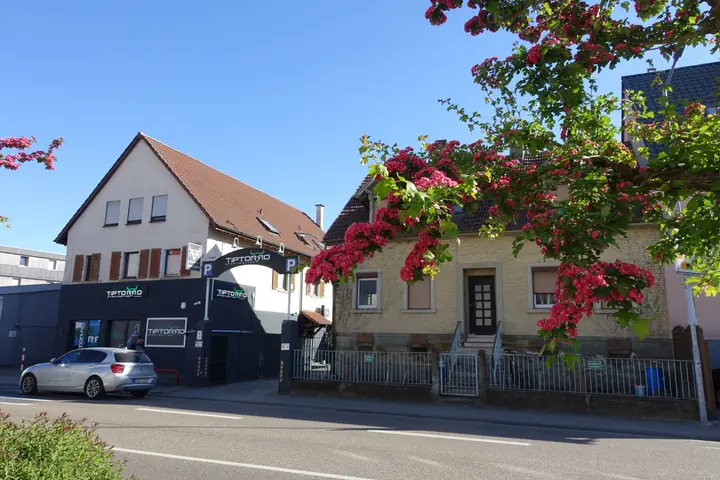 Anlageobjekt mit Baufläche und 2 voll vermieteten Wohnhäusern in Innenstadt, Sinsheim
