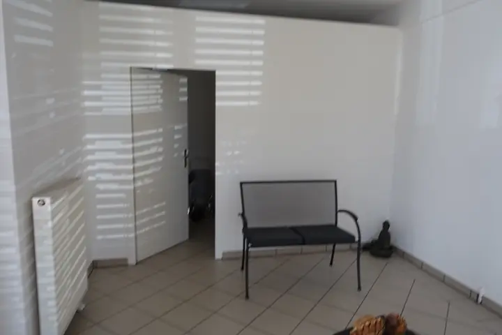 Nebenraum in modern eingerichtetem Friseursalon für selbständige Tätigkeit in Sinsheim, Foto 5 von 9