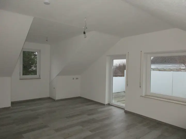 Gemütliche 3-Zimmer-Dachgeschosswohnung mit großer Dachterrasse und Garten in Dühren, Sinsheim, Foto 6 von 12