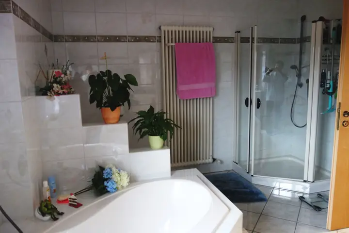 Exklusive 4,5-Zimmerwohnung über 2 Ebenen mit 2 Terrassen, Garten, Garage und 2 Stellplätzen in Adersbach, Sinsheim, Foto 9 von 25