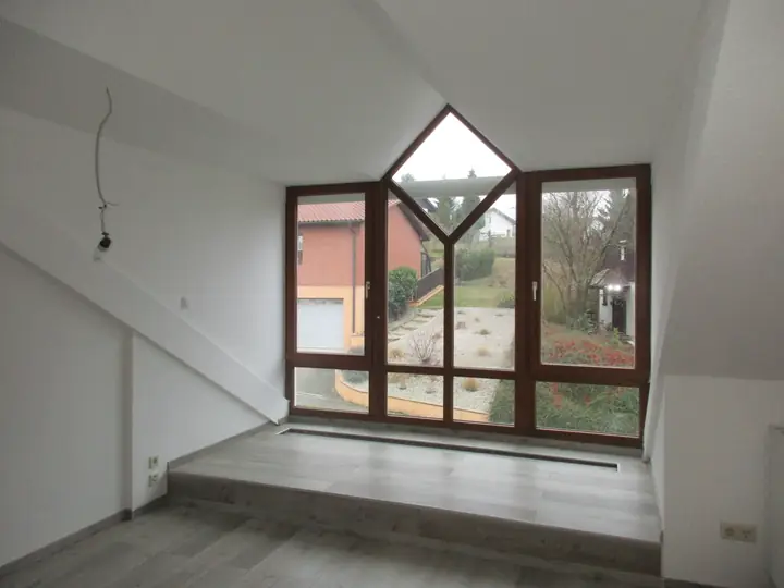 Gemütliche 3-Zimmer-Dachgeschosswohnung mit großer Dachterrasse und Garten in Dühren, Sinsheim, Foto 3 von 12