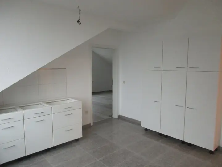 Gemütliche 3-Zimmer-Dachgeschosswohnung mit großer Dachterrasse und Garten in Dühren, Sinsheim, Foto 7 von 12